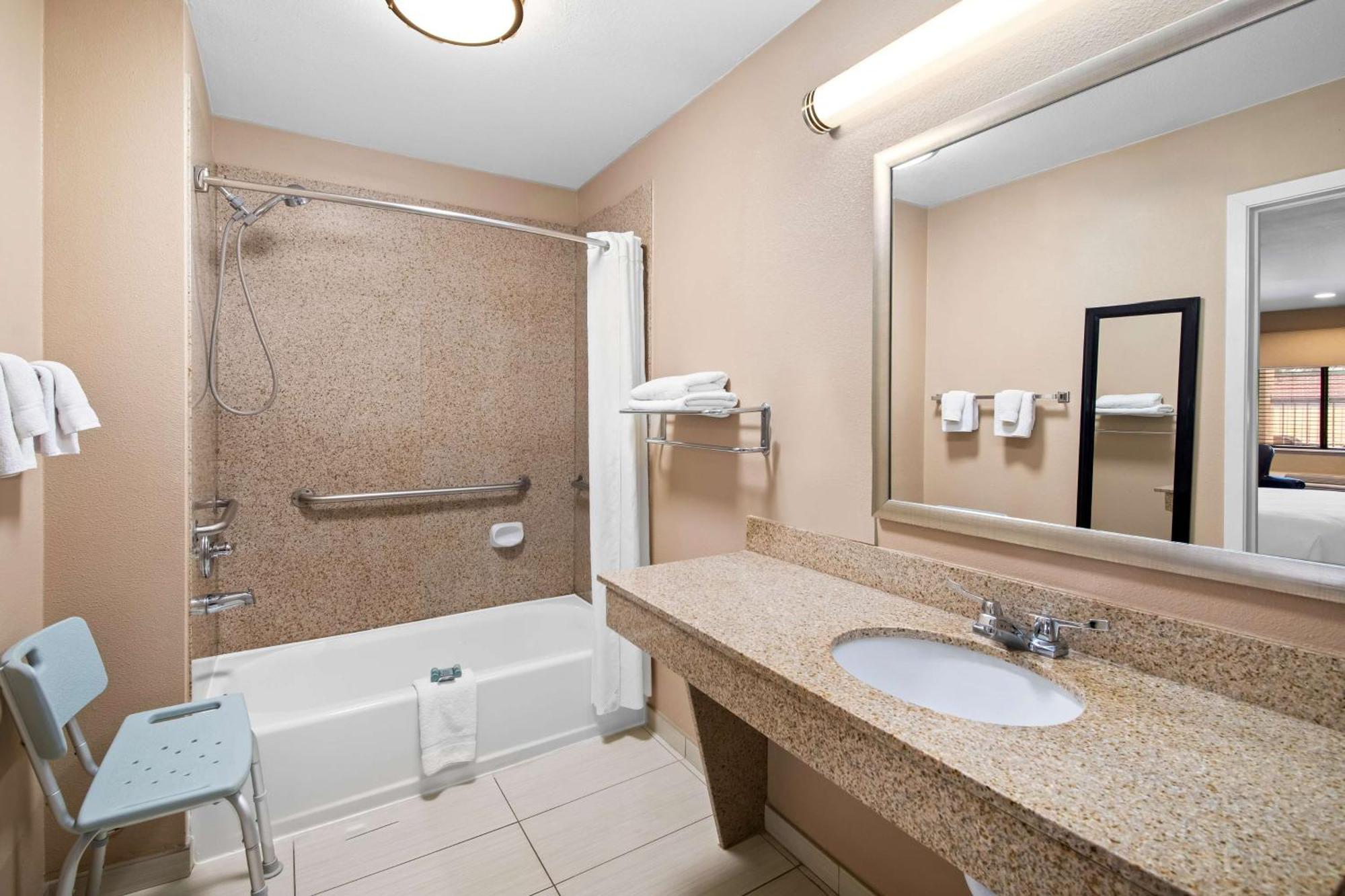 סידר פארק Best Western Cedar Inn מראה חיצוני תמונה